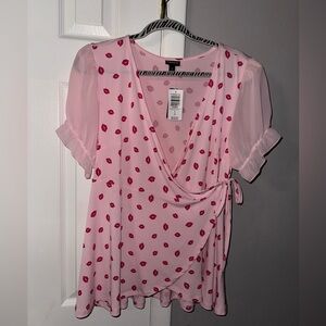 NWT Torrid Knit Chiffon Puff Sleeve Surplice Kiss Lips Pink Top